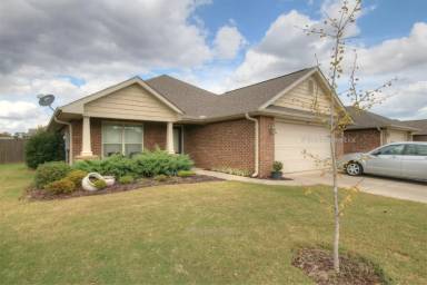 Main picture of 215 Grantham Cir