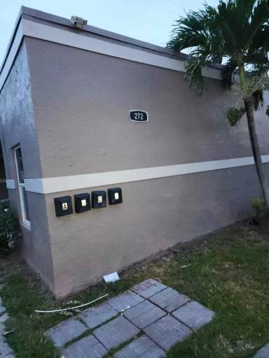 Main picture of 272 SW 3rd St