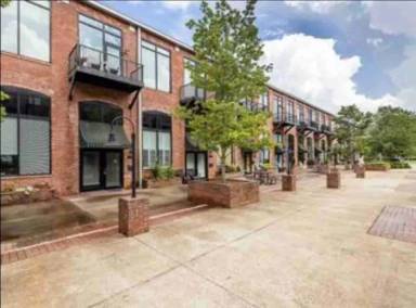 Main picture of 300 South St