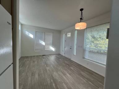 Main picture of 5550 Barnard St