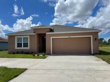 Main picture of 2446 SW Savage Blvd