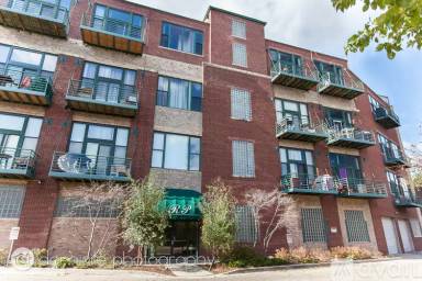 Main picture of 2222 W Diversey Ave