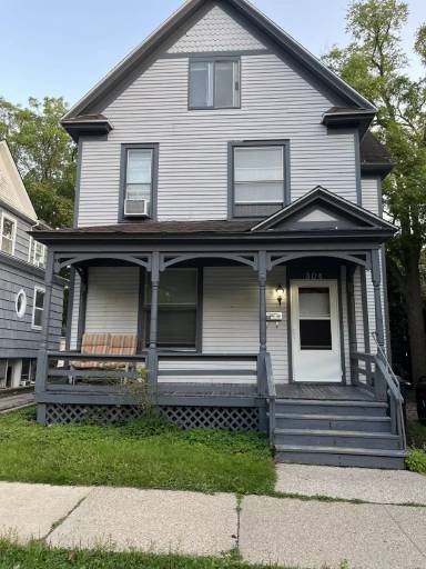Main picture of 300 E Jefferson St
