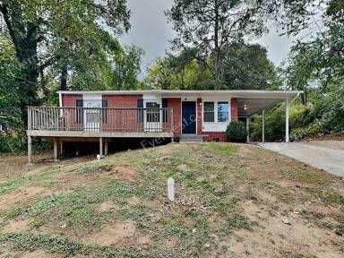 Main picture of 942 Fairburn Rd NW