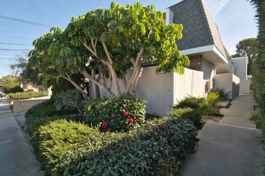 Main picture of 1912 Bataan Rd