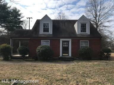 Main picture of 100 Fairway Dr