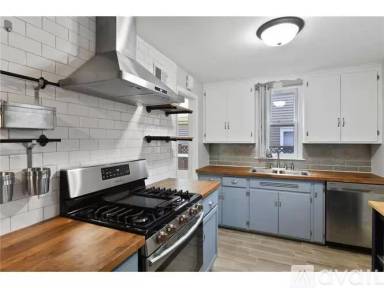 Main picture of 15 E Franklin Ave