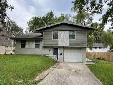 Main picture of 18512 E 8th St N