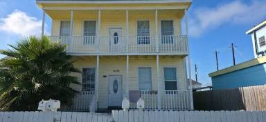 Main picture of 1408 Strand St