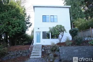 Main picture of 1529 NE 92nd St