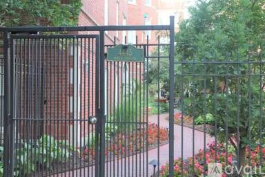 Main picture of 4445 N Paulina St