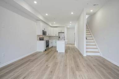 Main picture of 952 N Marshall St