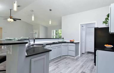 Main picture of 13855 NE 140th St