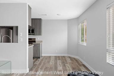 Main picture of 2603 N Glenoaks Blvd