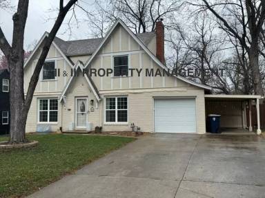 Main picture of 404 E 79th Ter