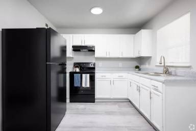 Main picture of Crestwood Gardens Apartments