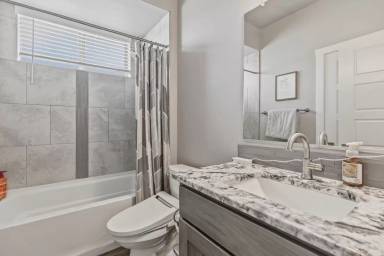 Main picture of 3378 Dahlia St