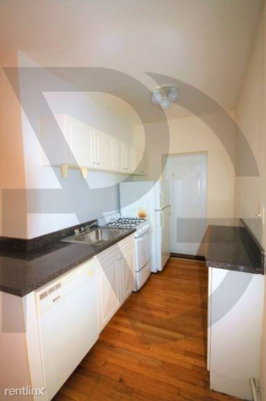 Main picture of 654-64 W Cornelia Ave