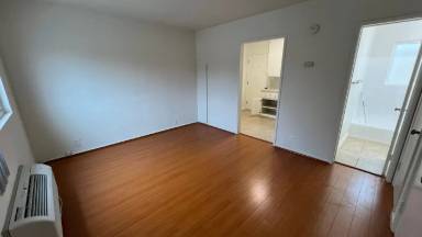 Main picture of 542-544 S Los Robles Ave