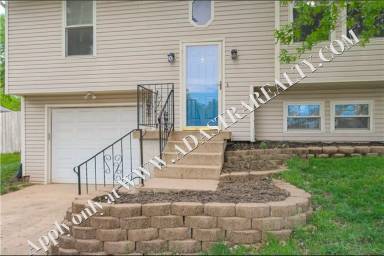 Main picture of 824 E Wabash St