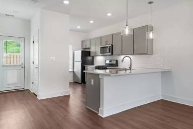 Main picture of 121 Huntley Dr