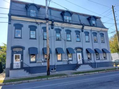 Main picture of 384 S Franklin St