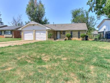 Main picture of 1625 NE 50th St