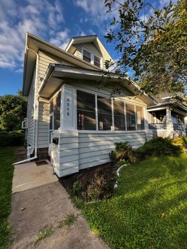 Main picture of 3215 8th Ave