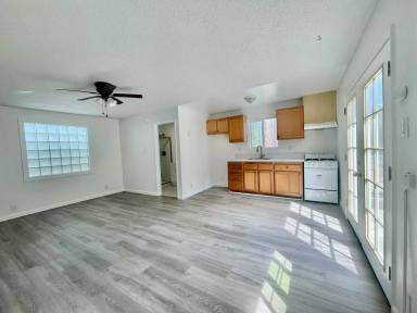 Main picture of 271 Comstock Dr