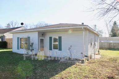 Main picture of 19944 Croswell St