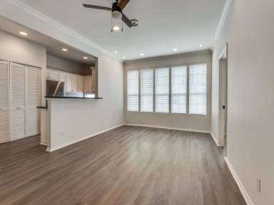 Main picture of 4104 N Hall St