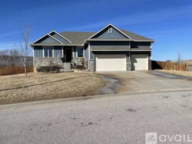 Main picture of 332 E Kay Ave