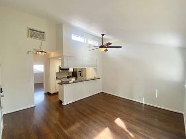 Main picture of 4211 Iowa St