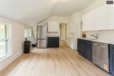 Main picture of 421 S 3rd St