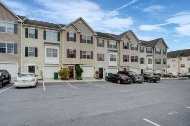 Main picture of 558 S Carlisle St