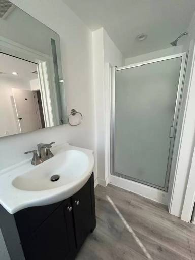 Main picture of 1528 W 36th Pl