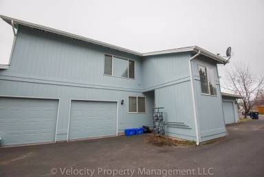 Main picture of 1095 NE Hidden Valley Dr