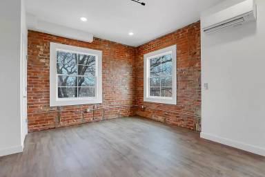 Main picture of 595 E Broad St
