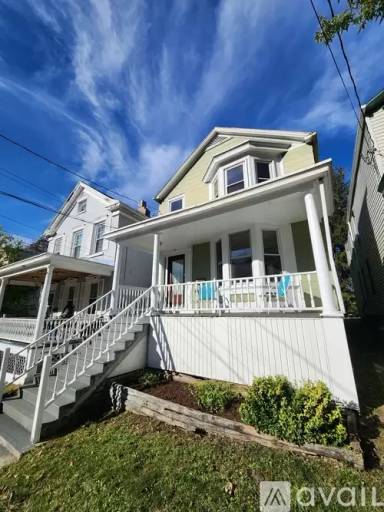 Main picture of 95 3rd Ave