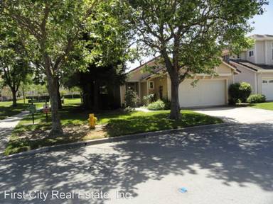 Main picture of 17520 Woodridge Ct