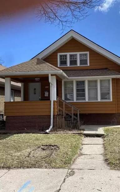 Main picture of 3890 N 6th St