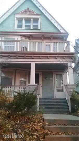 Main picture of 3227 W Mitchell St