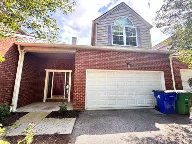 Main picture of 1070 Oaktree Blvd