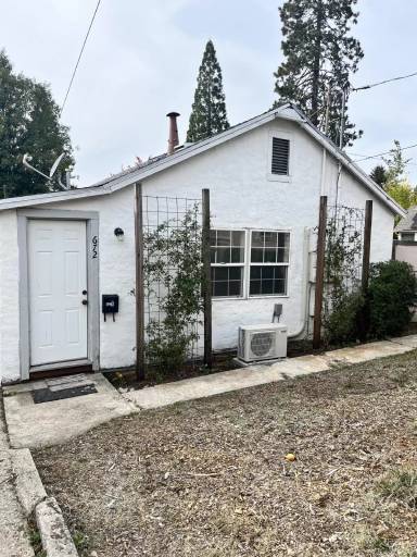 Main picture of 672 S Auburn St