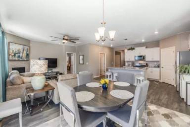 Main picture of 1946 Raindrop Dr