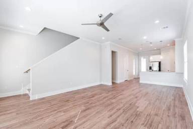 Main picture of 402 Nimitz St