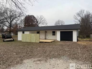 Main picture of 5090 E Huntsville Rd