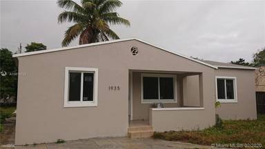 Main picture of 1935 Hayes St