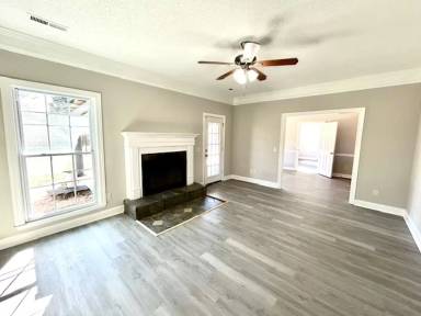 Main picture of 114 Word Ln