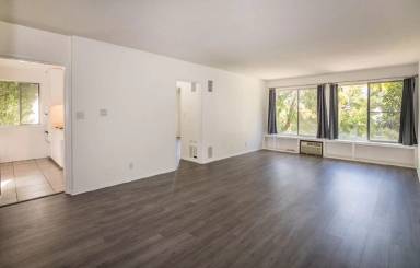 Main picture of 8207 De Longpre Ave